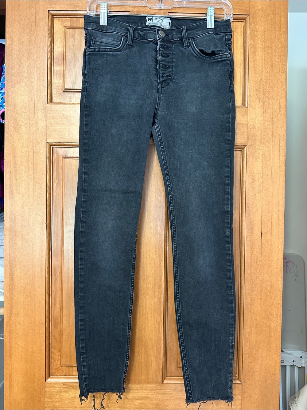 Free People Women’s Skinny Jeans in Washed Black size W27